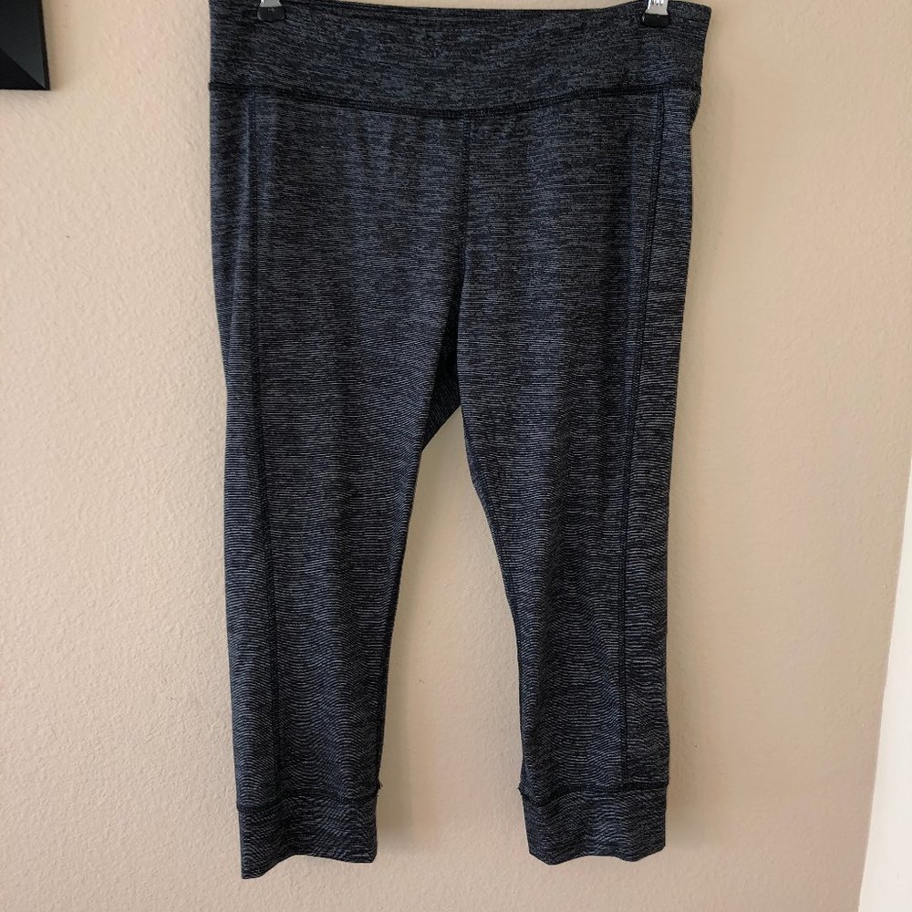 ☮️ 2/$15 ☮️ ACTIV8 ¾ length black w/white leggings